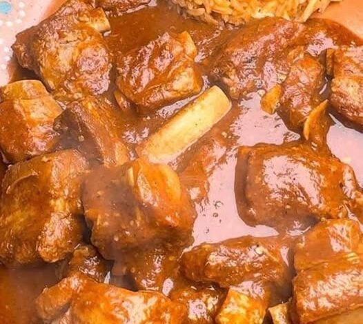 Costillas de puerco en salsa de chile morita Costillas de puerco en salsa de chile morita