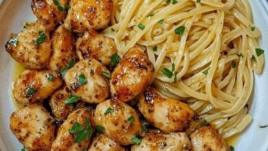 Pollo con Mantequilla de Ajo con Pasta Limón Parmesano