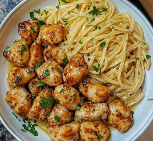 Pollo con Mantequilla de Ajo con Pasta Limón Parmesano Pollo con Mantequilla de Ajo con Pasta Limón Parmesano